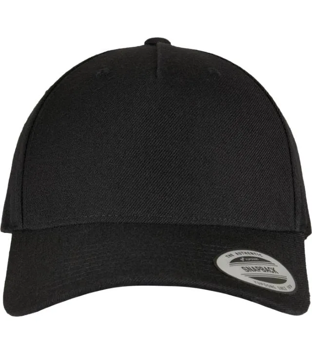 Flexfit 5789M – 5 panelová Snapback kšiltovka, bílá